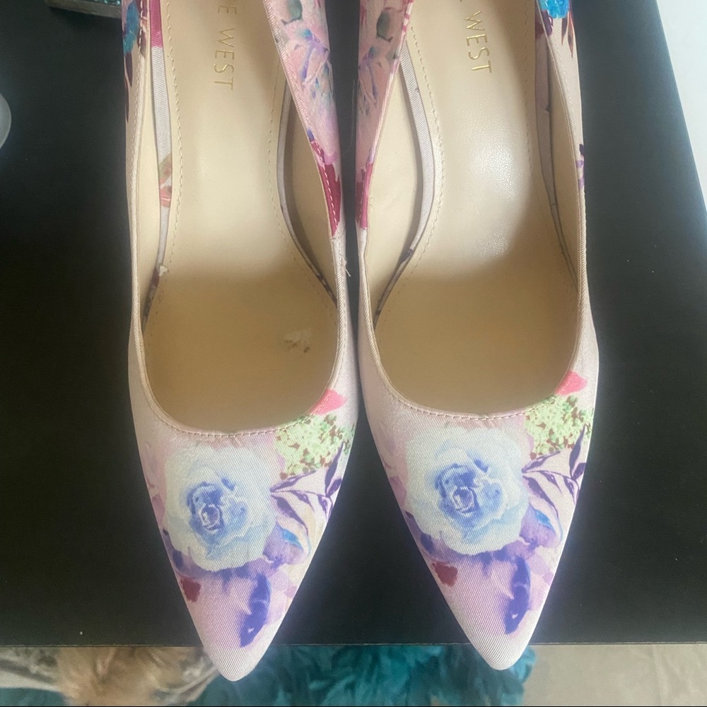 Nine West floral shoe